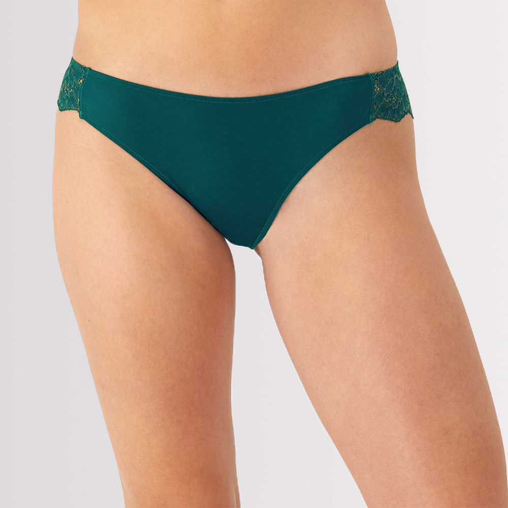 TANGA CON DETALLE DE ENCAJE EN LA PARTE TRASERA